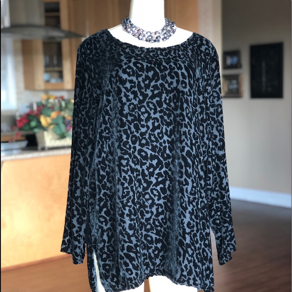 Bloomingdales black textured velvet leopard shirt